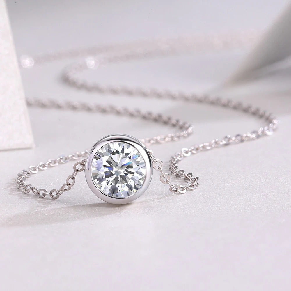 Cbtb S925 Sterling Silver 1 Carat Moissanite Round Pendant Cross Chain Necklace Women Engagement Fashion Jewelry Wholesale